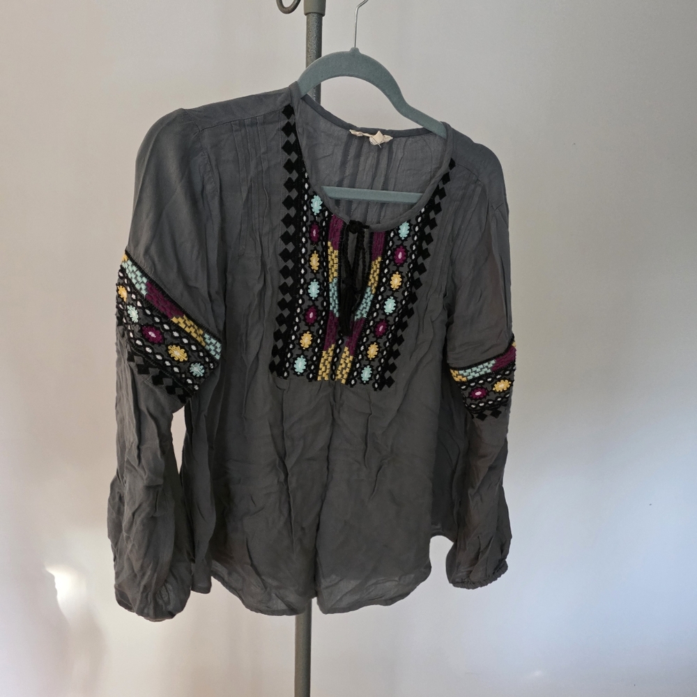Solitaire Top M Bohemian Gray Tunic Top Aztec Embroidery & Tassel Tie